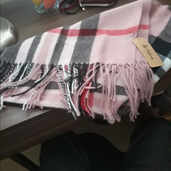 Pink scarf - Picture 3 of 4